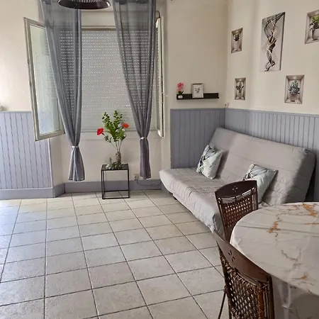 Vide Grenier 13 Octobre Charme Provencal Vinon Sur Verdon Ideal Pour Des Vacances A Petits Prix Mais Egalement Pour Missions Et Mutations Sur Cadarache Chantier Iter Cohabitation Avec Collaborateurs Ou Petite Famille Dans L'Attente D'Acquerir Un Loge Exterior photo