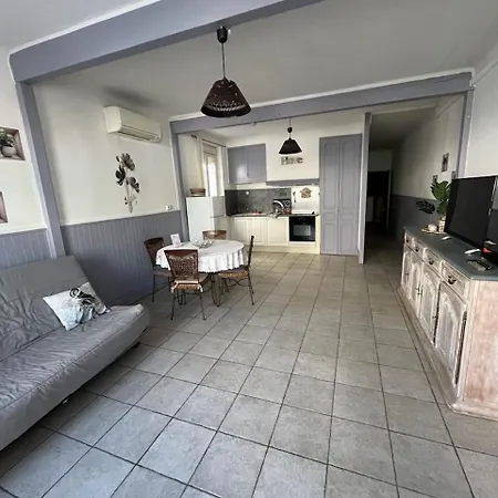Vide Grenier 13 Octobre Charme Provencal Vinon Sur Verdon Ideal Pour Des Vacances A Petits Prix Mais Egalement Pour Missions Et Mutations Sur Cadarache Chantier Iter Cohabitation Avec Collaborateurs Ou Petite Famille Dans L'Attente D'Acquerir Un Loge Exterior photo
